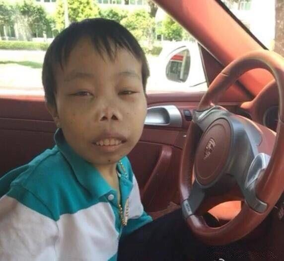 快手被她霸屏一夜涨粉百万网友:这事不简单一定有幕后黑手!